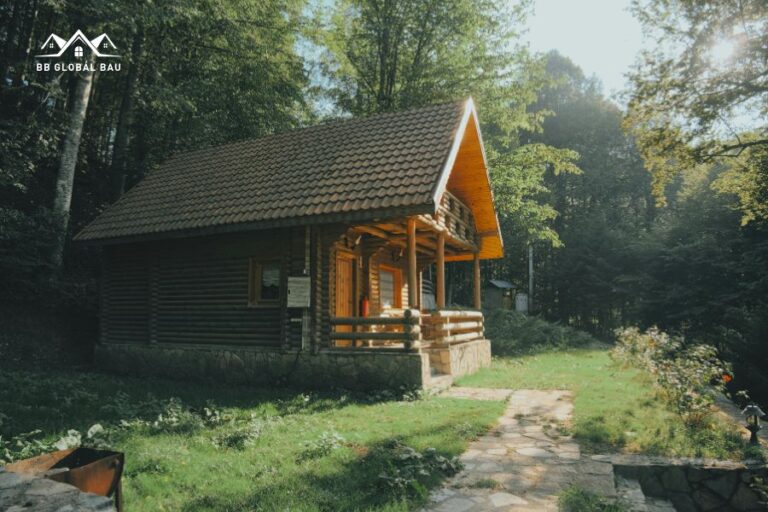 Ház építés erdőben